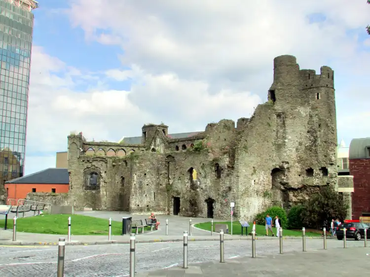 Hotels near Swansea Castle