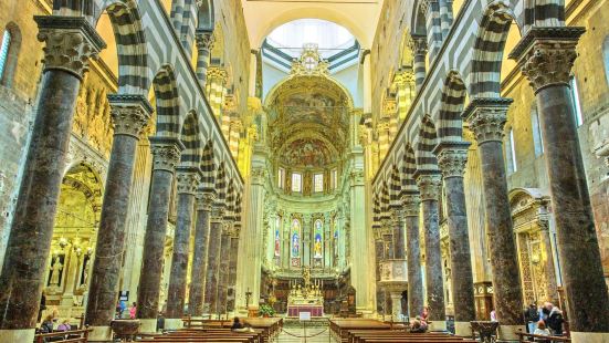 佩鲁贾大教堂也是一个很重要的宗教机关，也是佩鲁贾地区最大的一