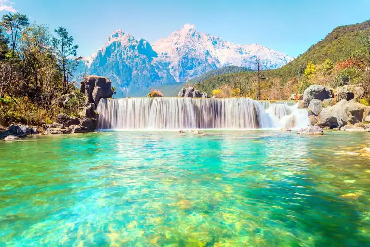 Hotels near Tuju Island Yulong Snow Mountain Nomadic Shili RV Self-Driving Campground