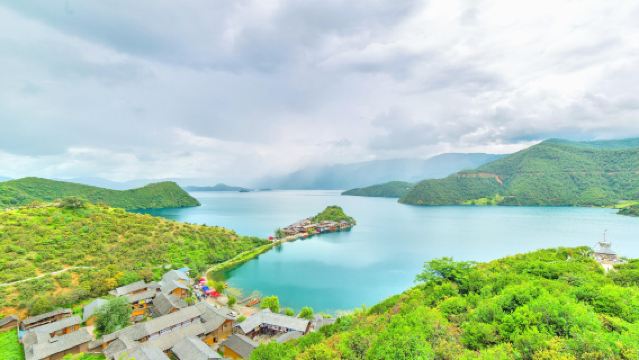Lawatan sehari sewaan peribadi mengelilingi Lugu Lake: Tasik Rumput + Jambatan Perkahwinan Berjalan + Pantai Kekasih + Pulau Lige + Tebing Lugu