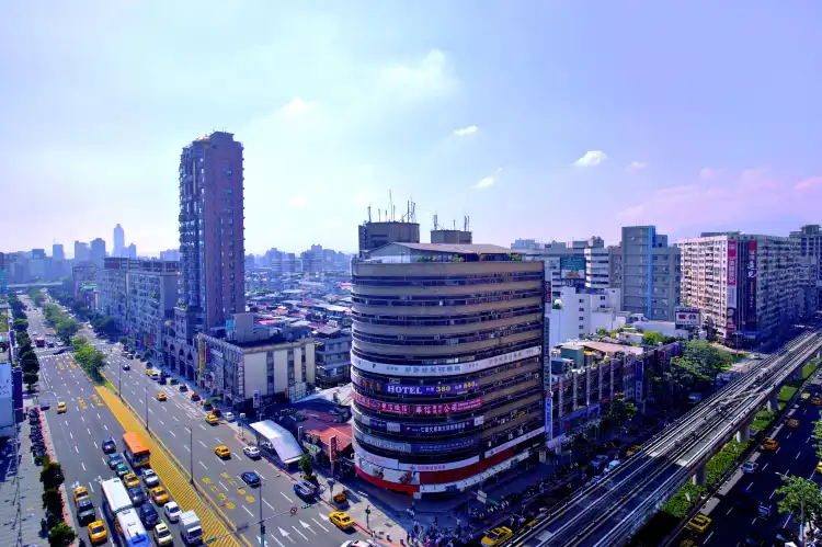 Hotels near Zhongxiao East Road