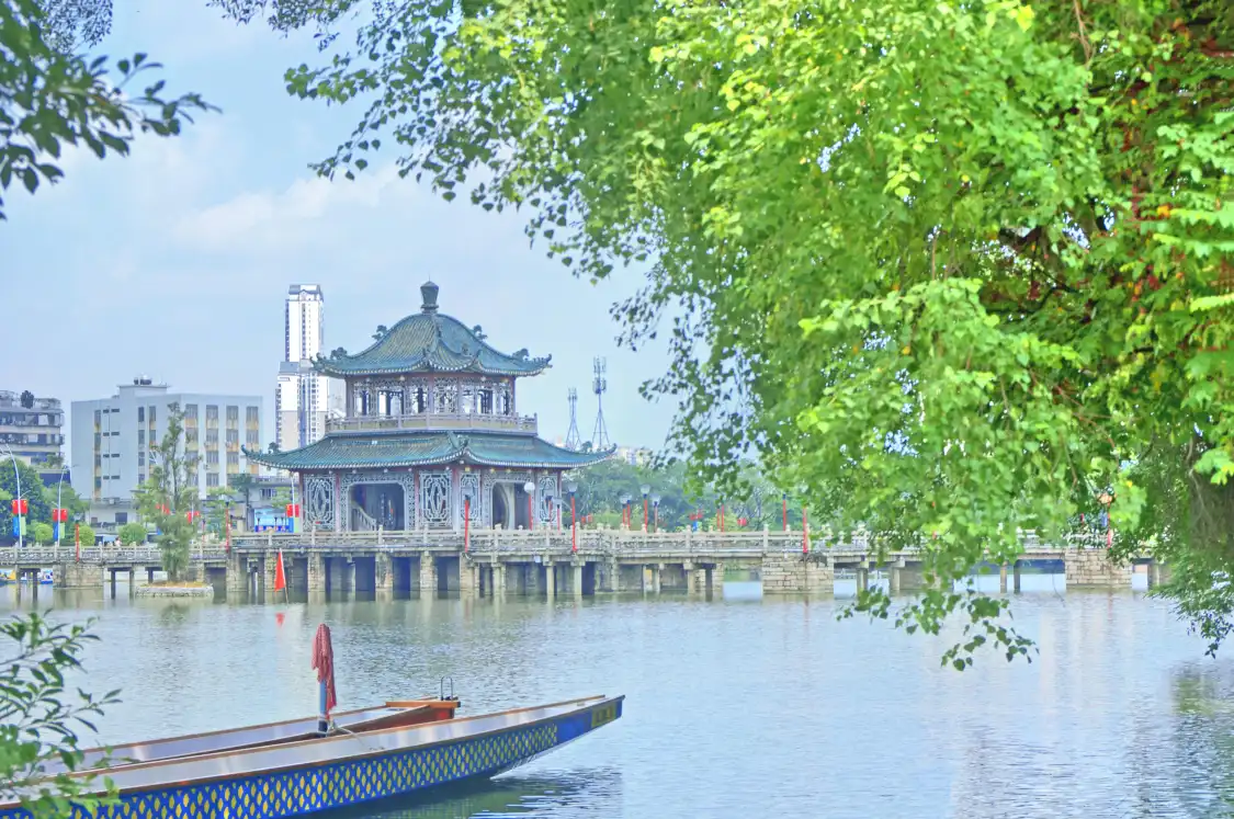 Hotels near Jieyang Rongjiang West Lake