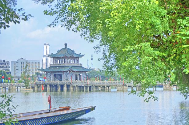Rongjiang West Lake Park