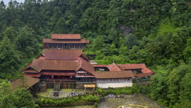 Xianfeng Temple and Jiulao Cave