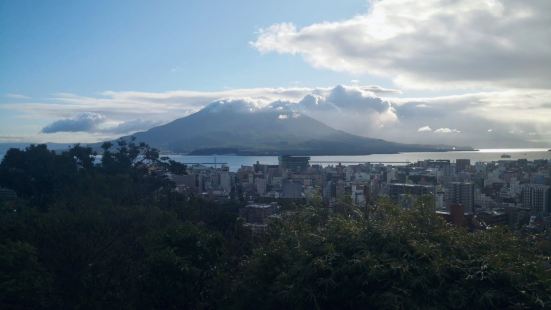 樱岛是鹿儿岛排名第一的景点，居然还是一座活火山，一直在喷发。