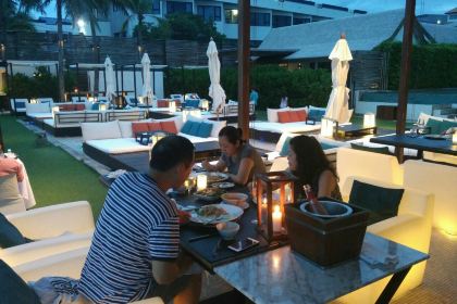 Oceanside beach club & restaurant