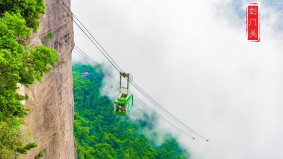 Ziplining in Guangyuan
