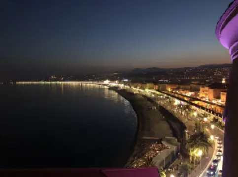 ฉากยอดฮิตยามค่ำคืนยอดนิยมในนีซ