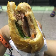 Bánh Mì Huynh Hoa User Photo