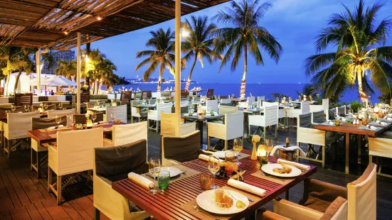 The Beach Club at Pullman Hotel