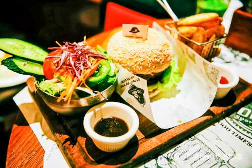 Sanya dolphin sports bar & grill