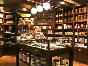 Max Brenner - Surfers Paradise