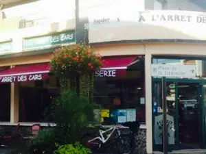 A l Arrêt des cars
