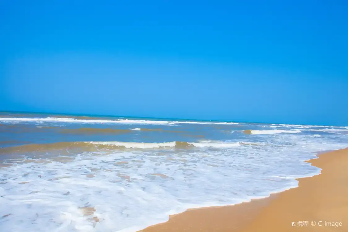 Hotels near Red Beach