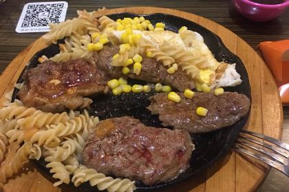 豪客來牛排（梅園店）