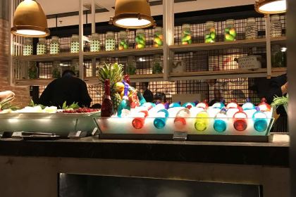 DUO LUN DUO HAI XIAN ZI ZHU CAN TING JIN YING DIAN