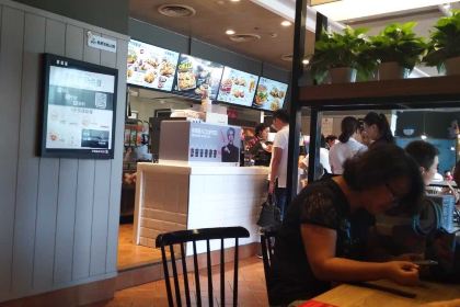 KEN DE JI ZHAI JI SONG BIN HAI YOU YI DIAN