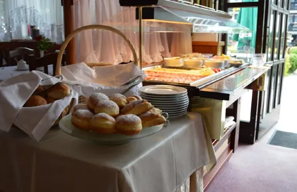 利瓦德膳食公寓