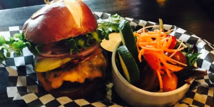 De'd Dog Bar & Grill