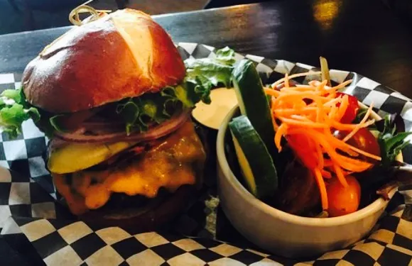 De'd Dog Bar & Grill