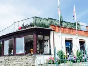 Seashore Grill & Cafe Bar