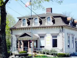Picket Fence Restaurant