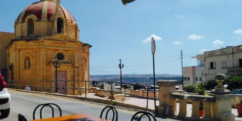 Greyhound Bar & Restaurant