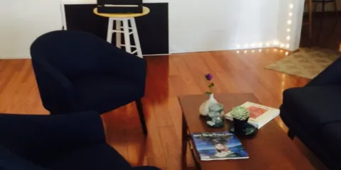 Knaus Gallery and Wine Bar