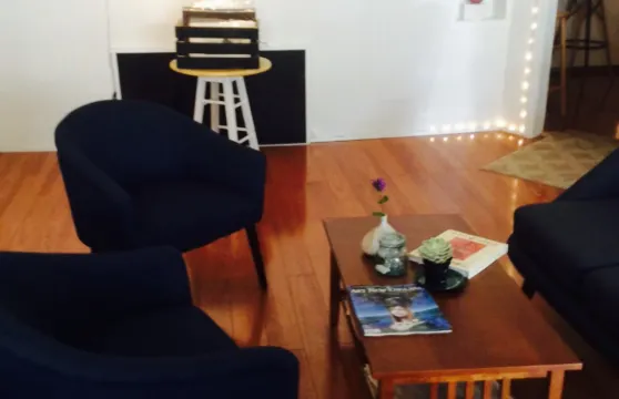 Knaus Gallery and Wine Bar