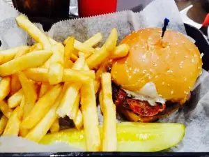 Kravings Pizza and Ice Cream