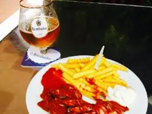 Zur Currywurst