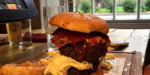 The Dirty Bottles Taproom, Smokehouse & Inn