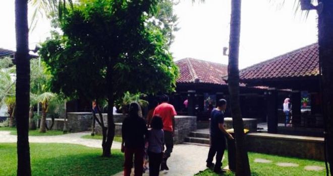 Taman Santap Rumah Kayu