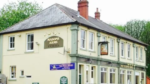 The Masons Arms in カーフィリー