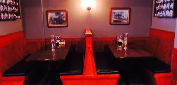 Howlett's Restaurant & Tavern