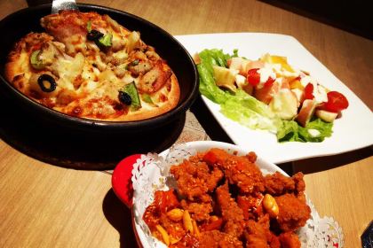 必勝客（華貿天地店）