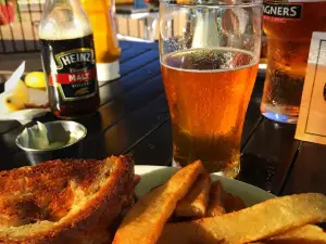 Fiona's Irish Pub