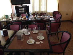 Hostal-Bar-Restaurante El Botero