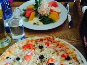 Classic Kohvik & Pizza