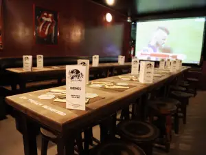 Wayne's Bar