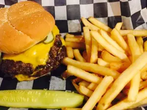 Easy Street Inn Food & Spirits