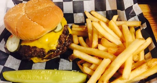 Easy Street Inn Food & Spirits