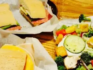 Lindy's Subs & Salads - Onalaska