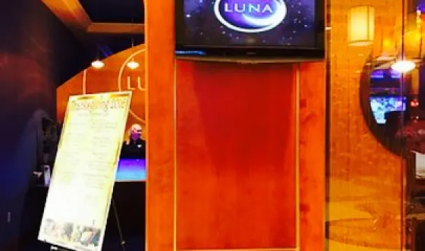 LUNA Restaurant & Lounge