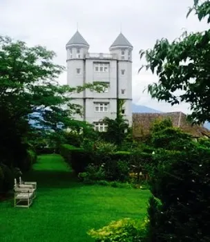 Kaze No Oka Shiaru Rose Garden