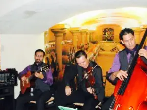 Los Toneles