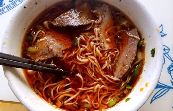老眷村川味牛肉麵