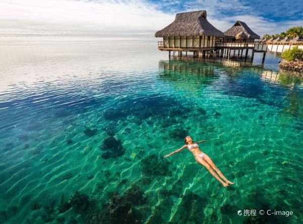Nadi to Moorea flight