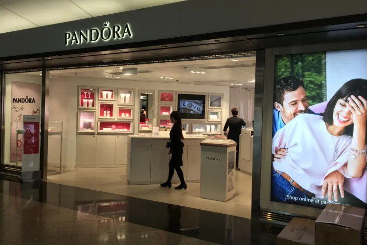 Shopping itineraries in PANDORA Hong Kong International Airport