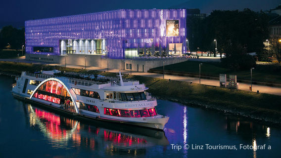 Lentos Kunstmuseum (Museum of Modern Art Linz)